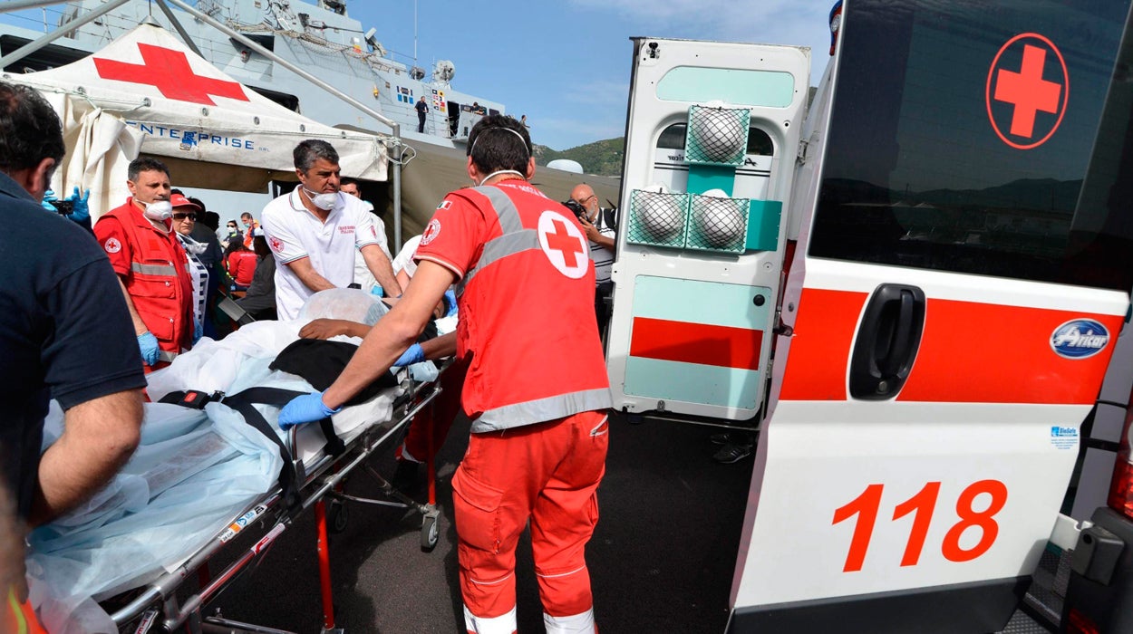 Al menos 34 inmigrantes mueren tras naufragar en el Mediterráneo Al menos 34 inmigrantes mueren tras naufragar en el Mediterráneo