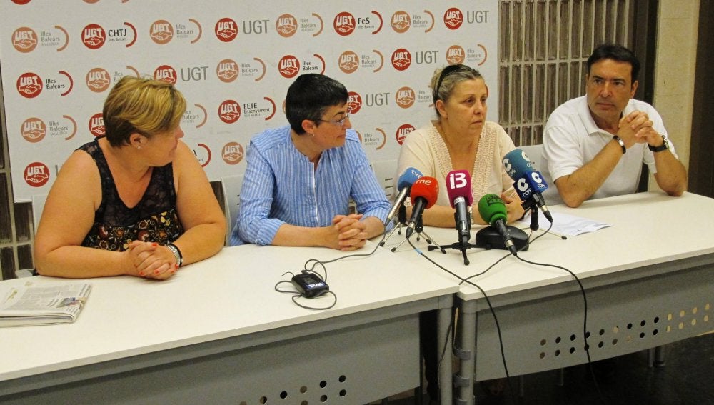 Juana María Jaume, María Llanos, María Martín y José García en la sede de UGT Illes Balears.