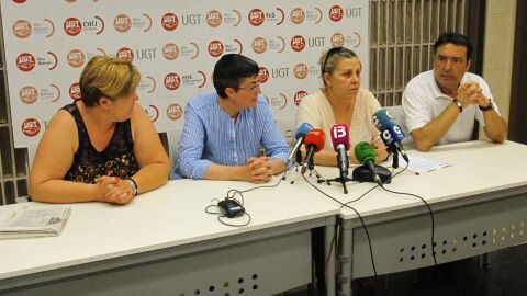 Juana Mar&iacute;a Jaume, Mar&iacute;a Llanos, Mar&iacute;a Mart&iacute;n y Jos&eacute; Garc&iacute;a en la sede de UGT Illes Balears.
