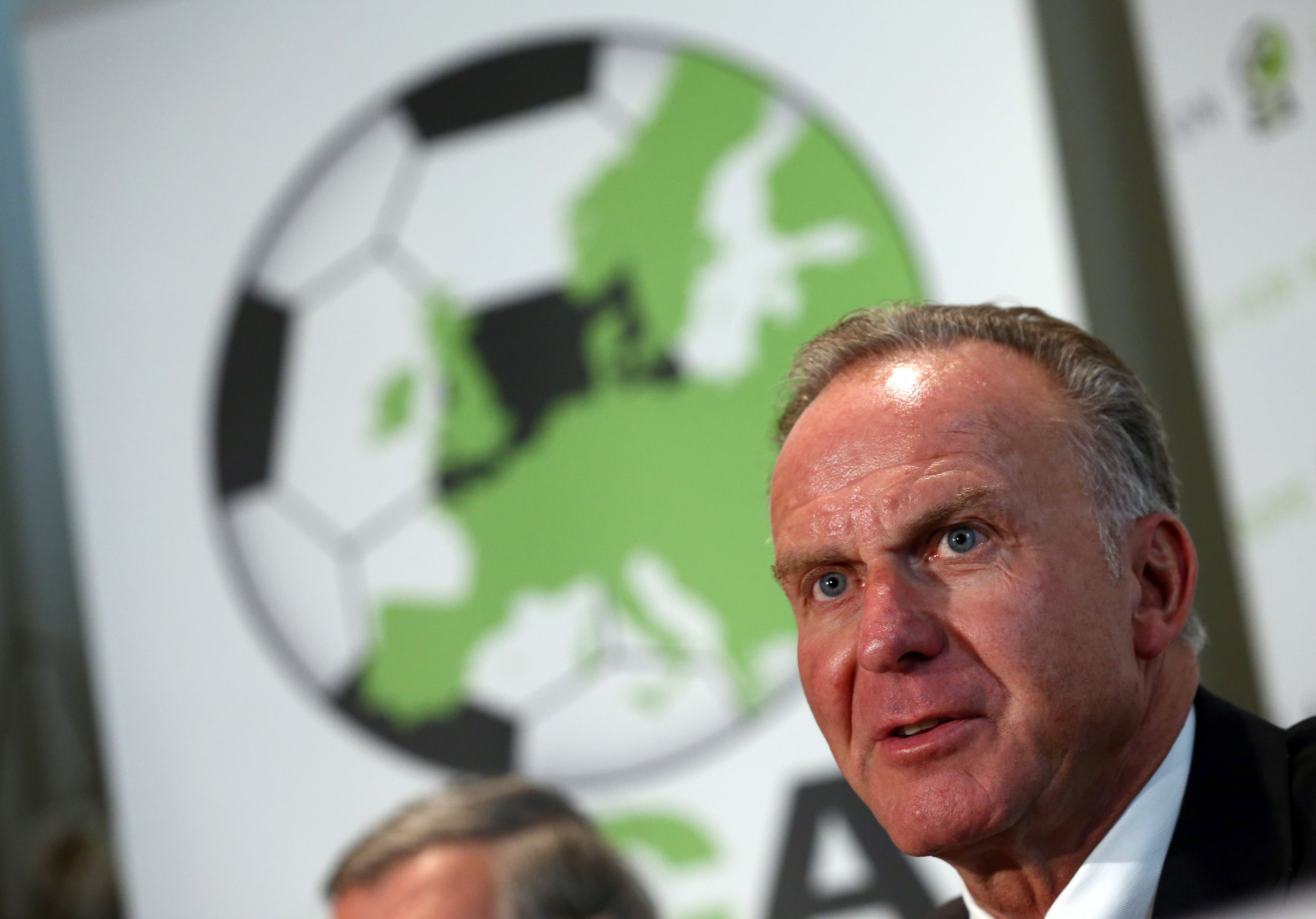 Rummenigge: "El arbitraje del Bernabéu no se había visto en 40 años" Rummenigge: "El arbitraje del Bernabéu no se había visto en 40 años"