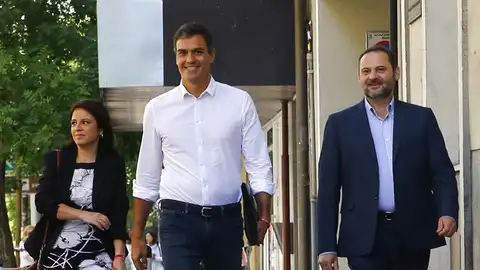 Pedro Sánchez, Adriana Lastra y José Luis Ábalos Pedro Sánchez, Adriana Lastra y José Luis Ábalos