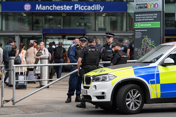 La Policía de Manchester efectúa una explosión controlada en un registro La Policía de Manchester efectúa una explosión controlada en un registro