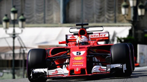 Sebastian Vettel, rodando por las calles de M&oacute;naco
