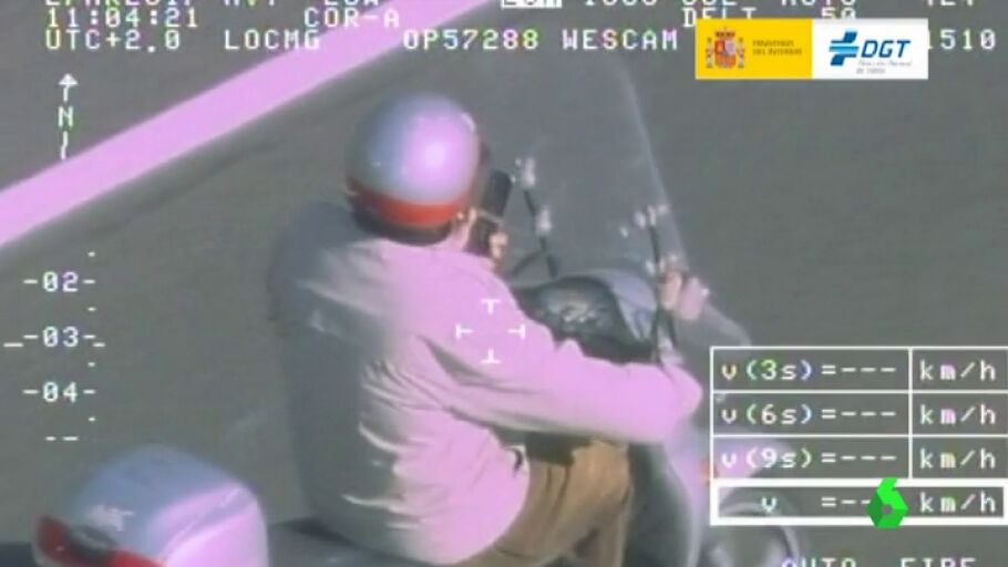 Un conductor cometiendo una infracci&oacute;n