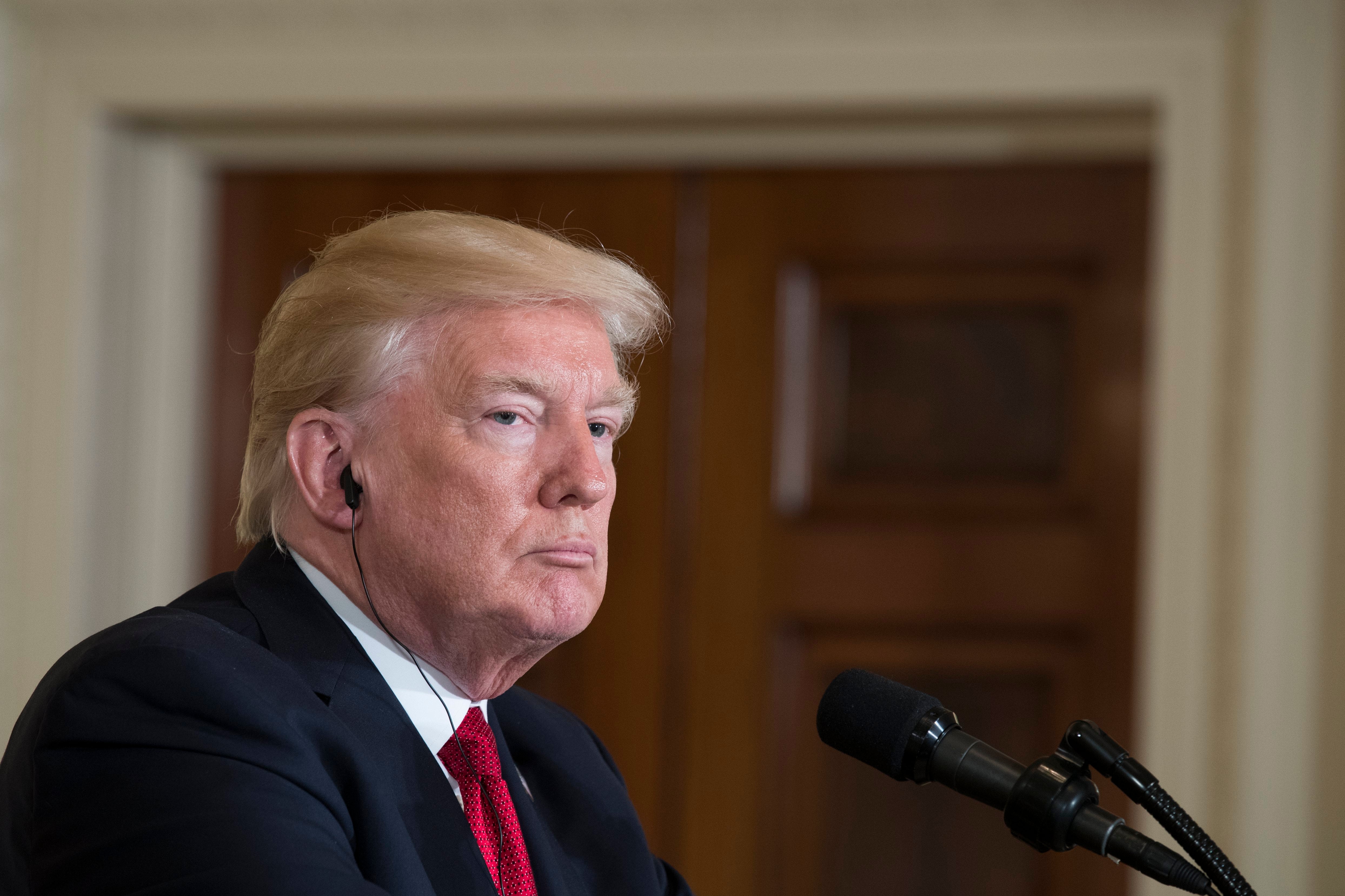 Trump acusa a los medios de comunicación de "fabricar noticias" e "inventar fuentes" Trump acusa a los medios de comunicación de "fabricar noticias" e "inventar fuentes"