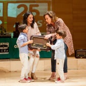 Recogen premio al deporte la mujer e hijos de Carlos Coloma, medalla bronce Río 2016