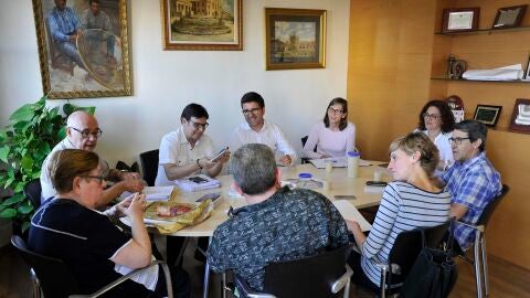 El jurado de los Premis de la Mar de Poesia ya se ha reunido para decidir el nombre de los ganadores de la 24 edici&oacute;n de dichos premios. 