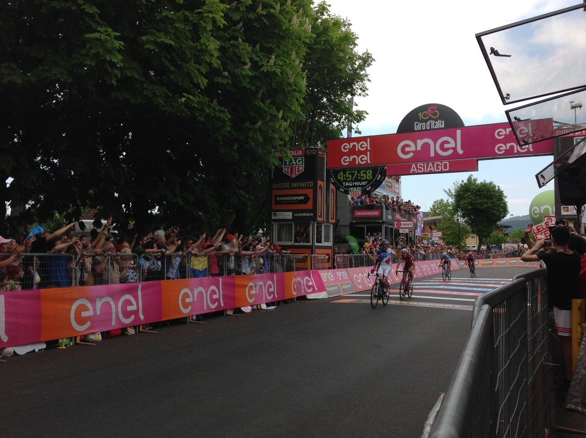 Pinot gana en Asiago con Quintana manteniendo la 'maglia' rosa antes de la contrarreloj definitiva Pinot gana en Asiago con Quintana manteniendo la 'maglia' rosa antes de la contrarreloj definitiva
