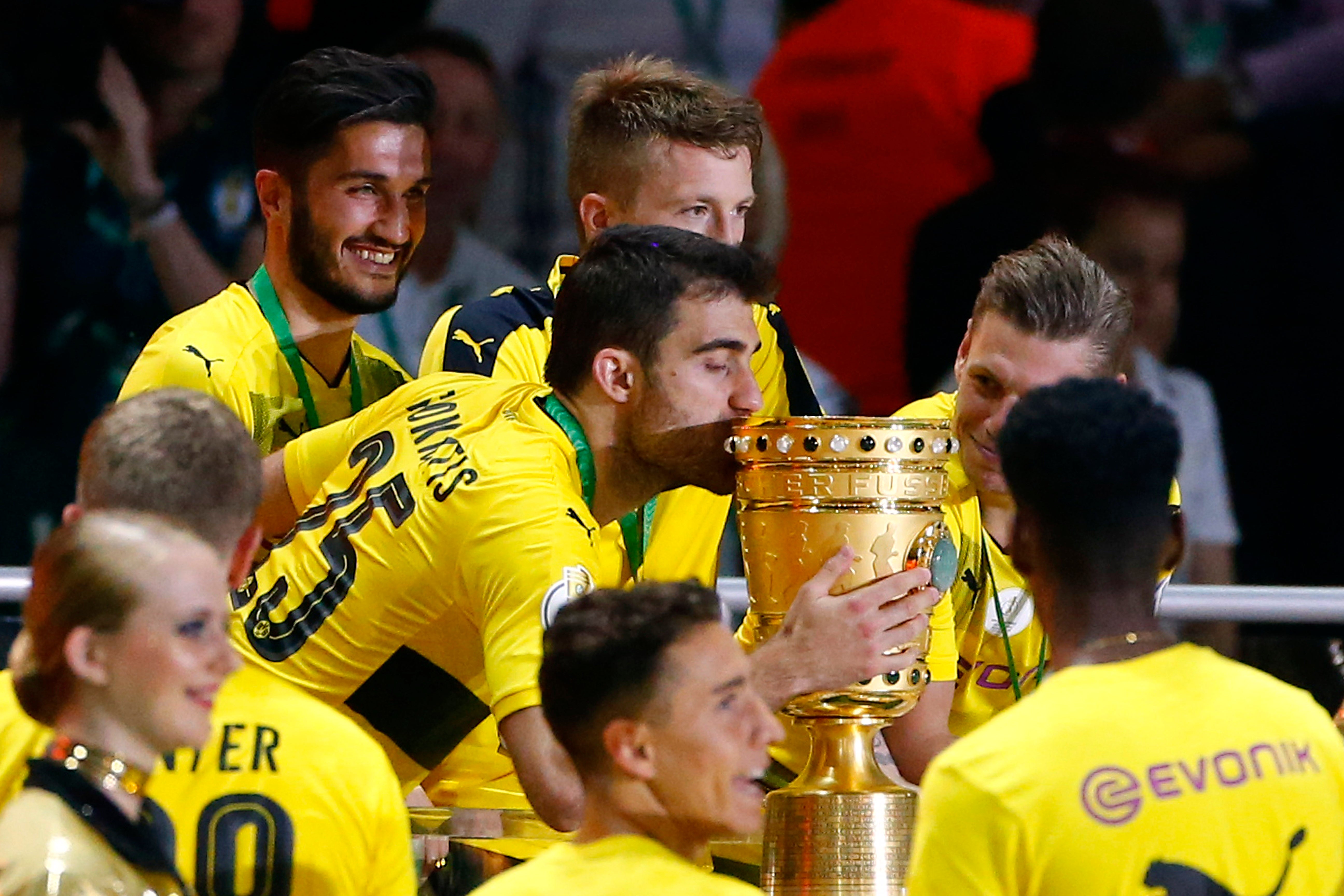 El Dortmund tumba al Eintracht para conseguir su cuarta Copa de Alemania El Dortmund tumba al Eintracht para conseguir su cuarta Copa de Alemania