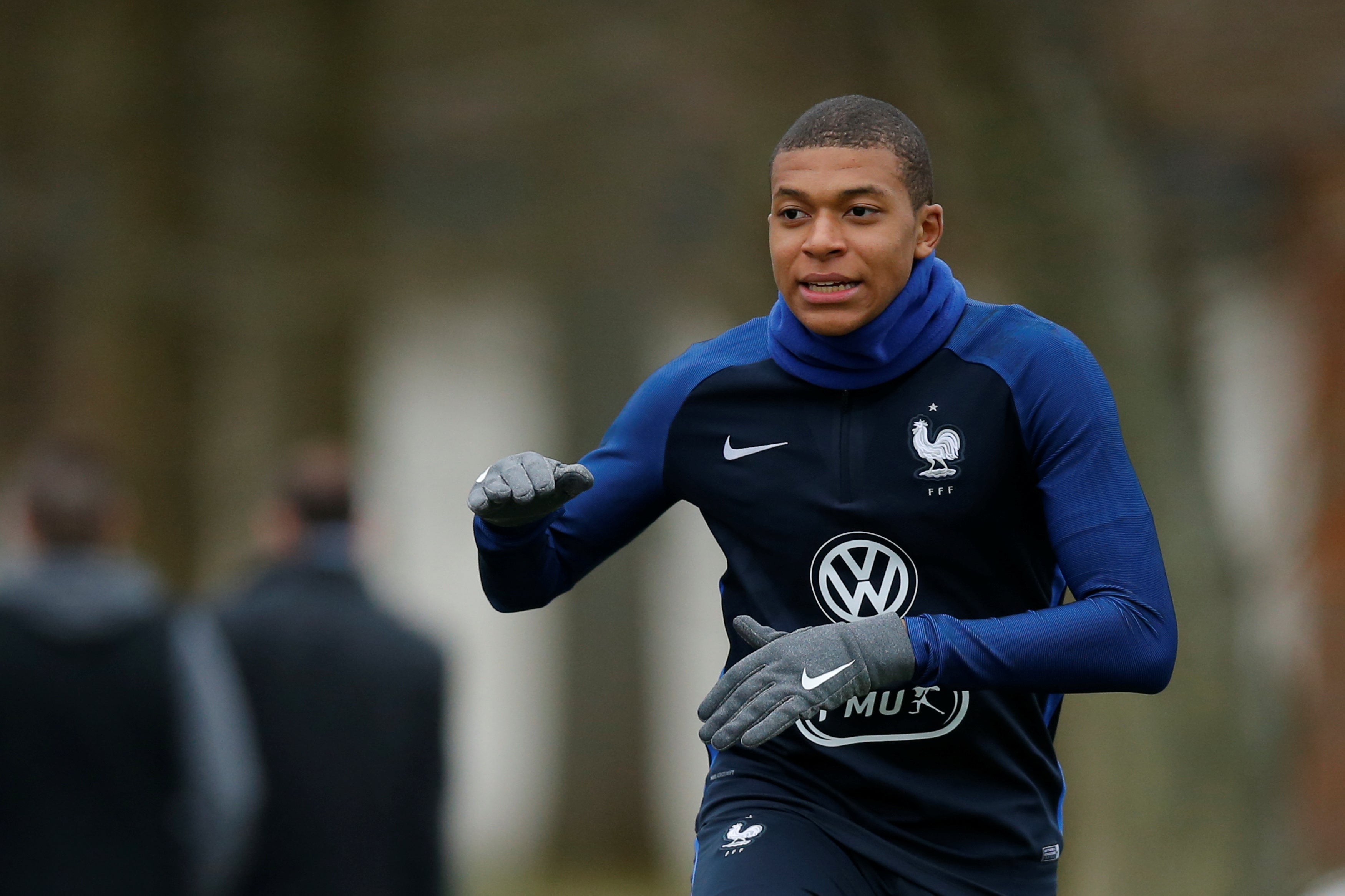 Zidane a Mbappé: "Vente al Madrid, aquí te convertiré en una estrella mundial" Zidane a Mbappé: "Vente al Madrid, aquí te convertiré en una estrella mundial"