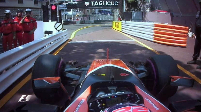Button bromea con Alonso por radio: "Me voy a mear en tu asiento" Button bromea con Alonso por radio: "Me voy a mear en tu asiento"