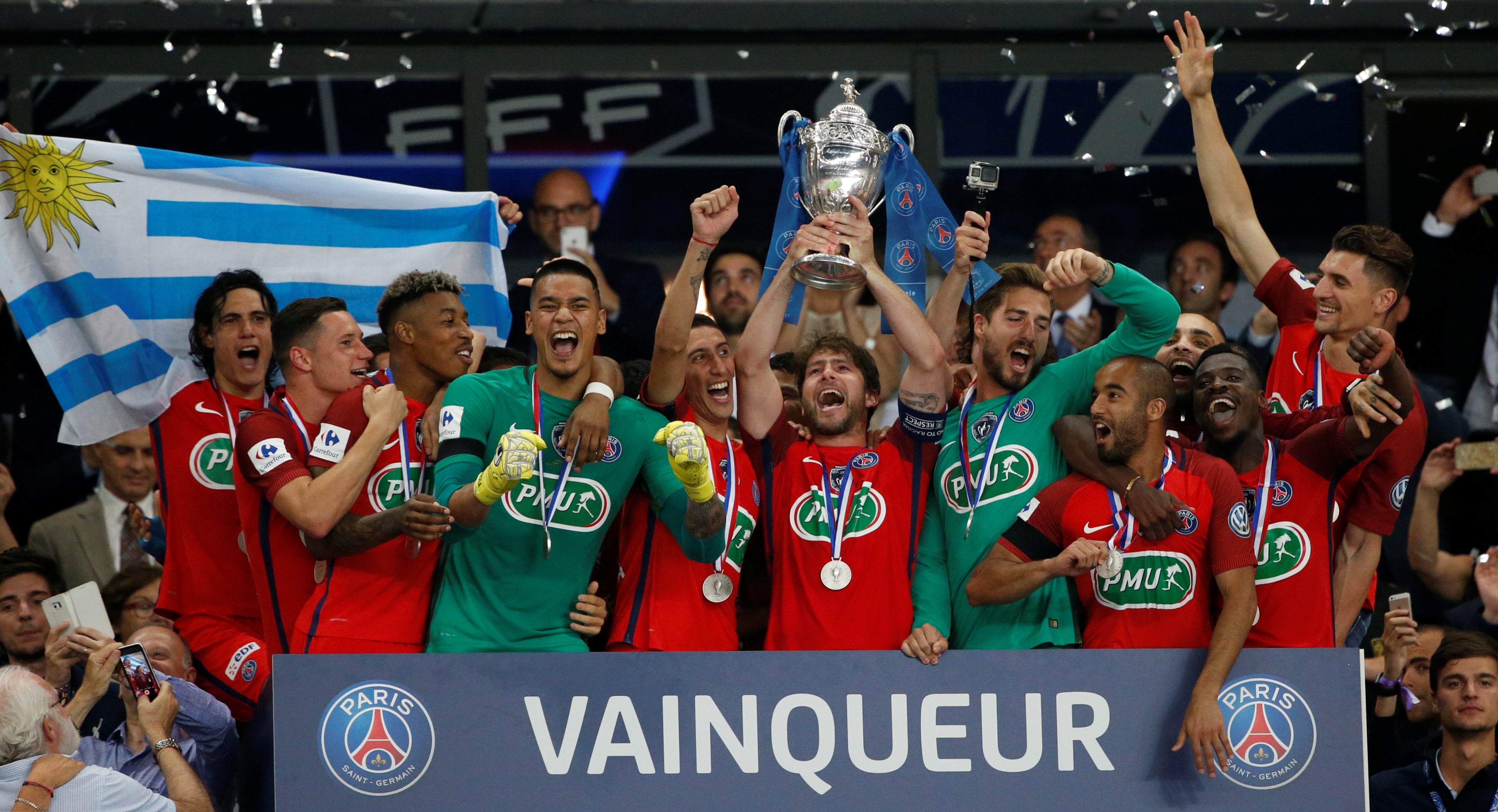 Cavani da al PSG la Copa de Francia ante el Angers en el minuto 91 Cavani da al PSG la Copa de Francia ante el Angers en el minuto 91