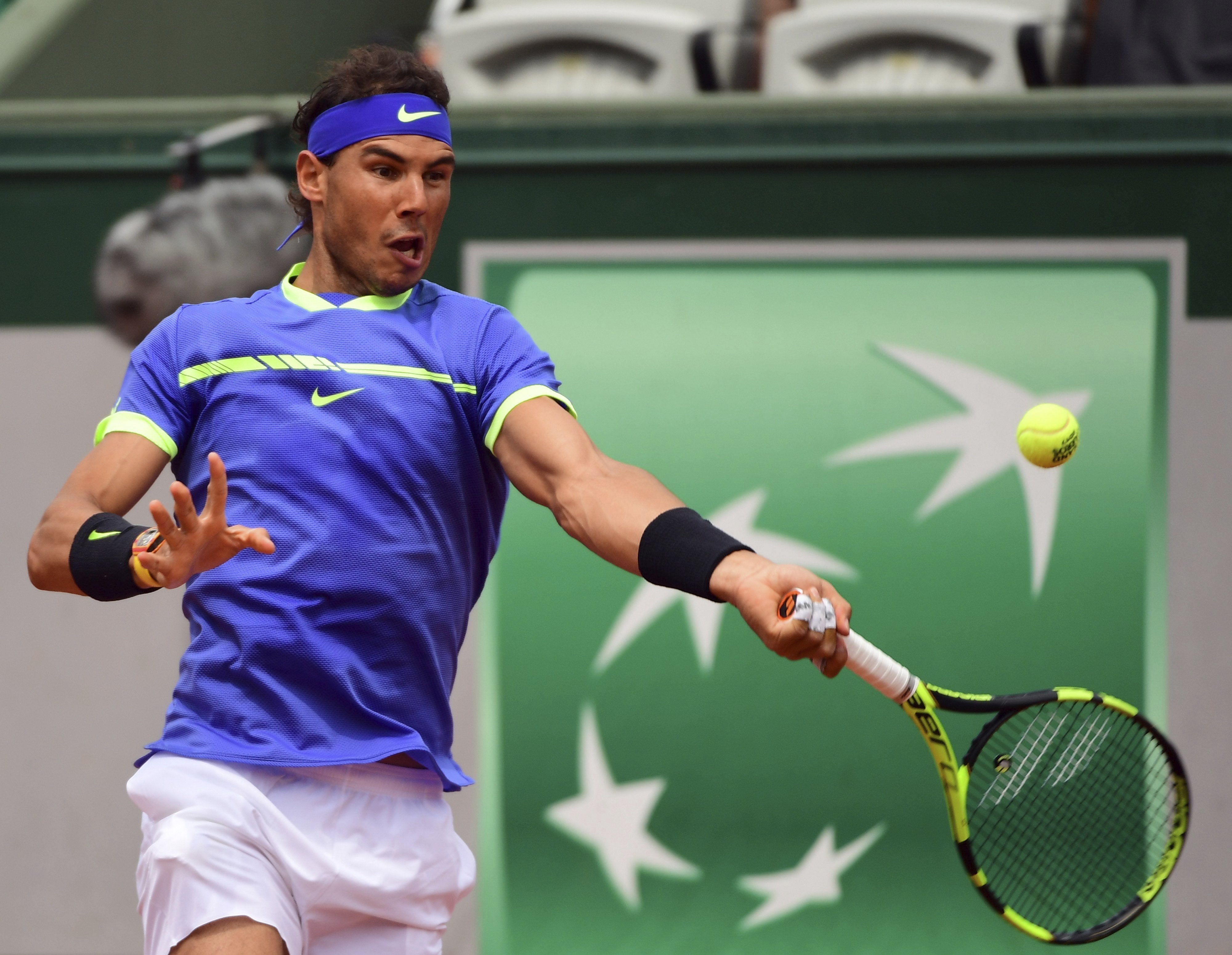 Rafa Nadal arrolla a Paire en un plácido debut en Roland Garros Rafa Nadal arrolla a Paire en un plácido debut en Roland Garros