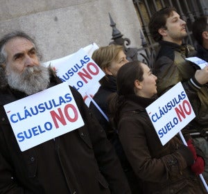 Concentración de miembros de la plataforma de afectados por las cláusulas suelo Concentración de miembros de la plataforma de afectados por las cláusulas suelo