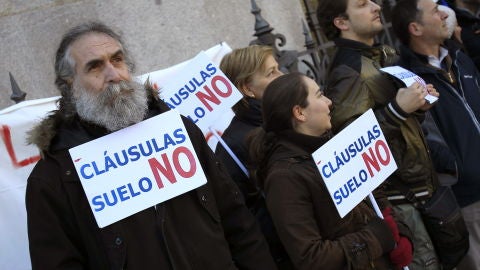 Concentraci&oacute;n de miembros de la plataforma de afectados por las cl&aacute;usulas suelo
