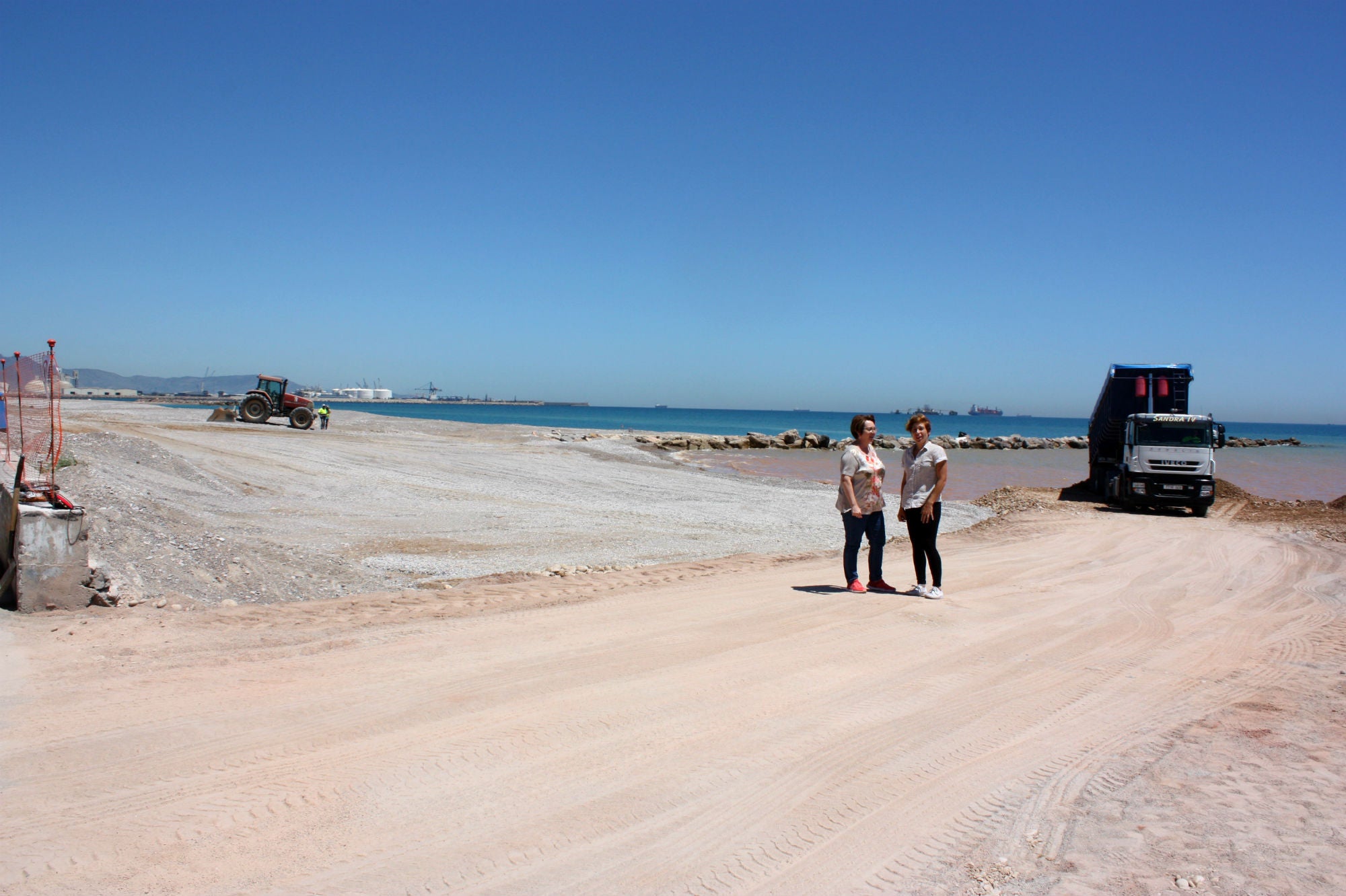 Costas prevé culminar la construcción de las dos escolleras de la playa de Benafelí para julio Costas prevé culminar la construcción de las dos escolleras de la playa de Benafelí para julio