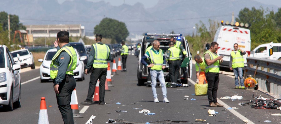 La Guardia Civil inspecciona el lugar del atropello en Oliva La Guardia Civil inspecciona el lugar del atropello en Oliva