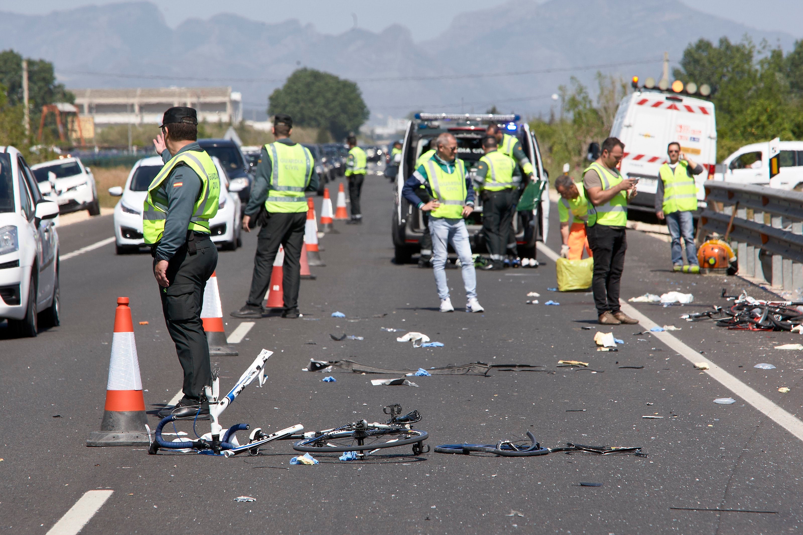 Sale de la UCI el ciclista ingresado por el accidente que acabó con tres muertos en Oliva Sale de la UCI el ciclista ingresado por el accidente que acabó con tres muertos en Oliva