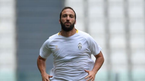 Gonzalo Higua&iacute;n, en un entrenamiento de la Juventus