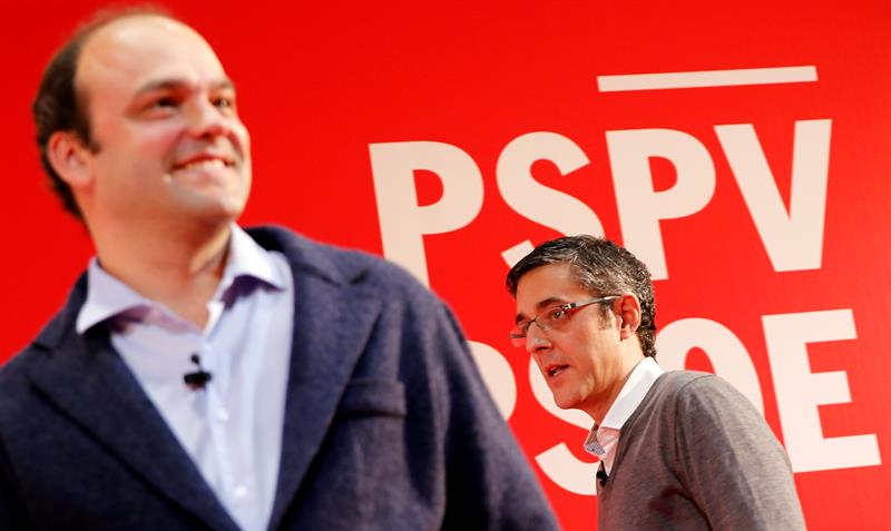 Madina y Díez no defenderán su ponencia en el 39 Congreso del PSOE porque no quieren participar en su "demolición" Madina y Díez no defenderán su ponencia en el 39 Congreso del PSOE porque no quieren participar en su "demolición"