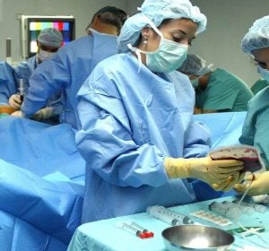 Enfermeras en un quirófano Enfermeras en un quirófano