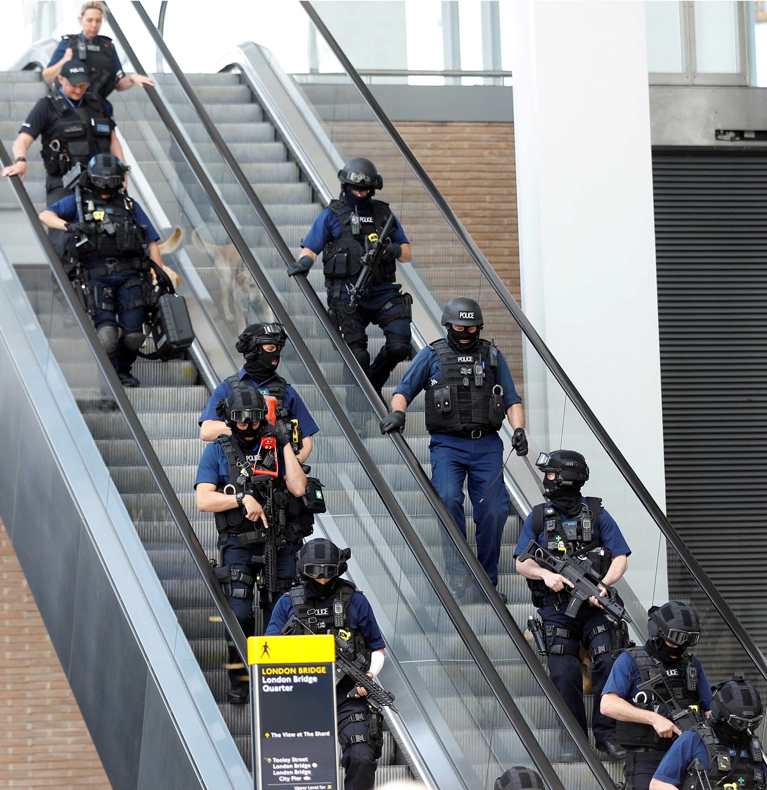 Dos detenidos, uno en Londres y otro en Irlanda, en relación al atentado del sábado Dos detenidos, uno en Londres y otro en Irlanda, en relación al atentado del sábado