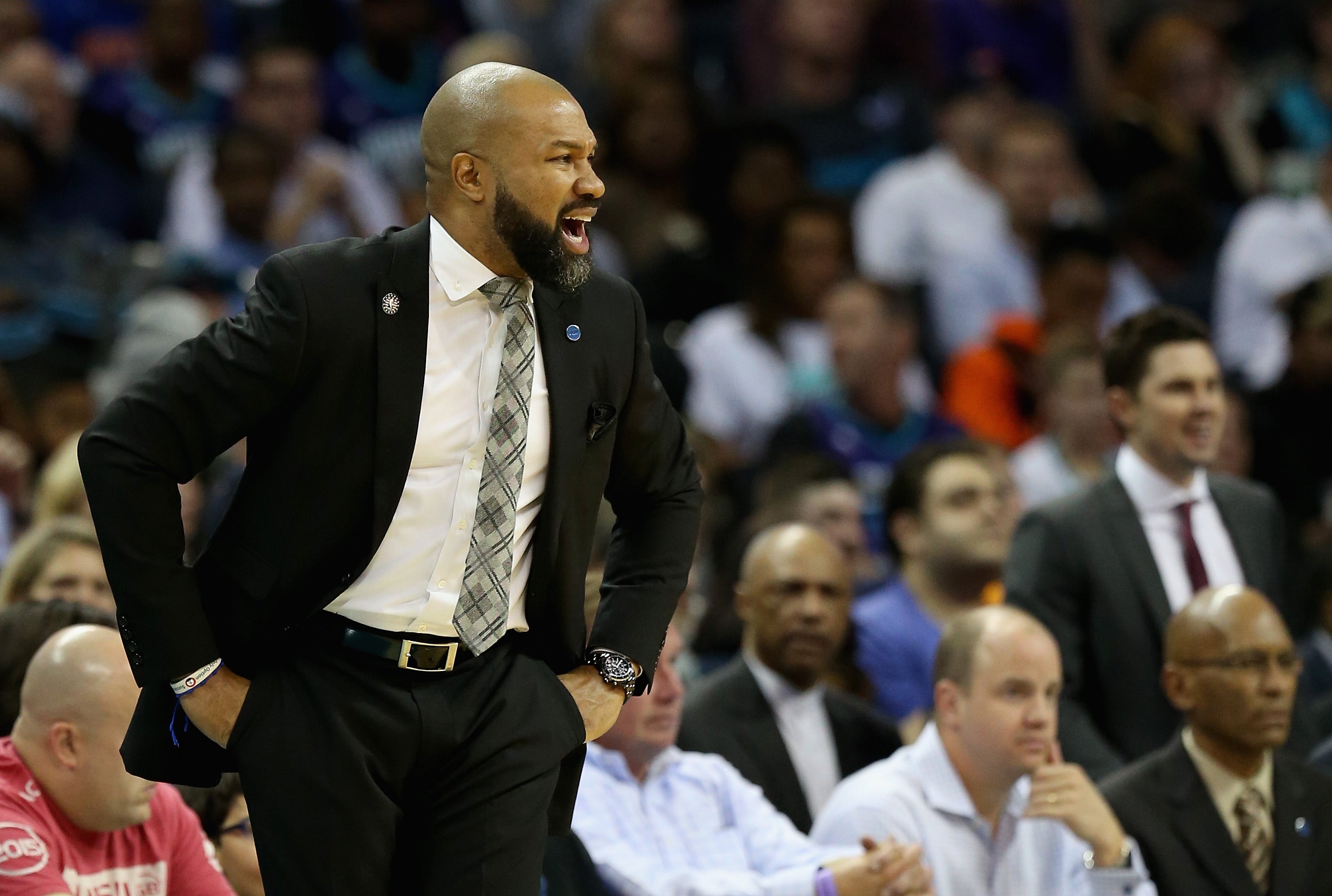 Derek Fisher, exjugador de los Lakers, arrestado bajo sospecha de conducir ebrio tras sufrir un accidente Derek Fisher, exjugador de los Lakers, arrestado bajo sospecha de conducir ebrio tras sufrir un accidente