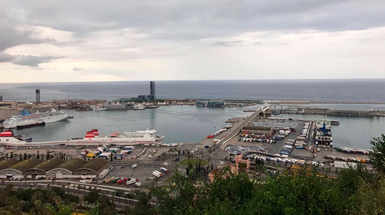 Los estibadores de Barcelona deciden no dar servicio al barco que aloja agentes de policía Los estibadores de Barcelona deciden no dar servicio al barco que aloja agentes de policía
