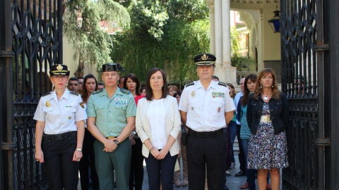 Minuto de silencio ante la Subdelegaci&oacute;n de gobierno