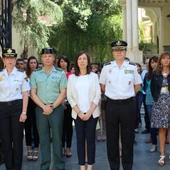 Minuto de silencio ante la Subdelegación de gobierno Minuto de silencio ante la Subdelegación de gobierno