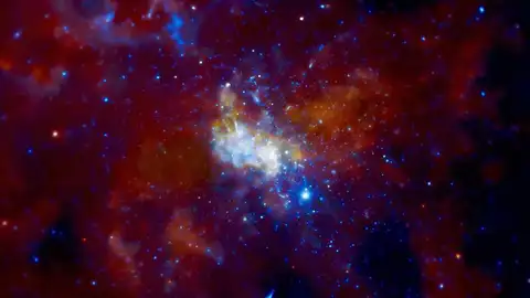 Sagitario A* es una potente fuente de radiación situada en el centro de nuestra galaxia Sagitario A* es una potente fuente de radiación situada en el centro de nuestra galaxia