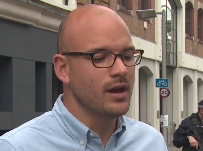 Un hombre que estaba cenando cuando los atentados de Londres regresa para pagar la cuenta y dejar propina Un hombre que estaba cenando cuando los atentados de Londres regresa para pagar la cuenta y dejar propina