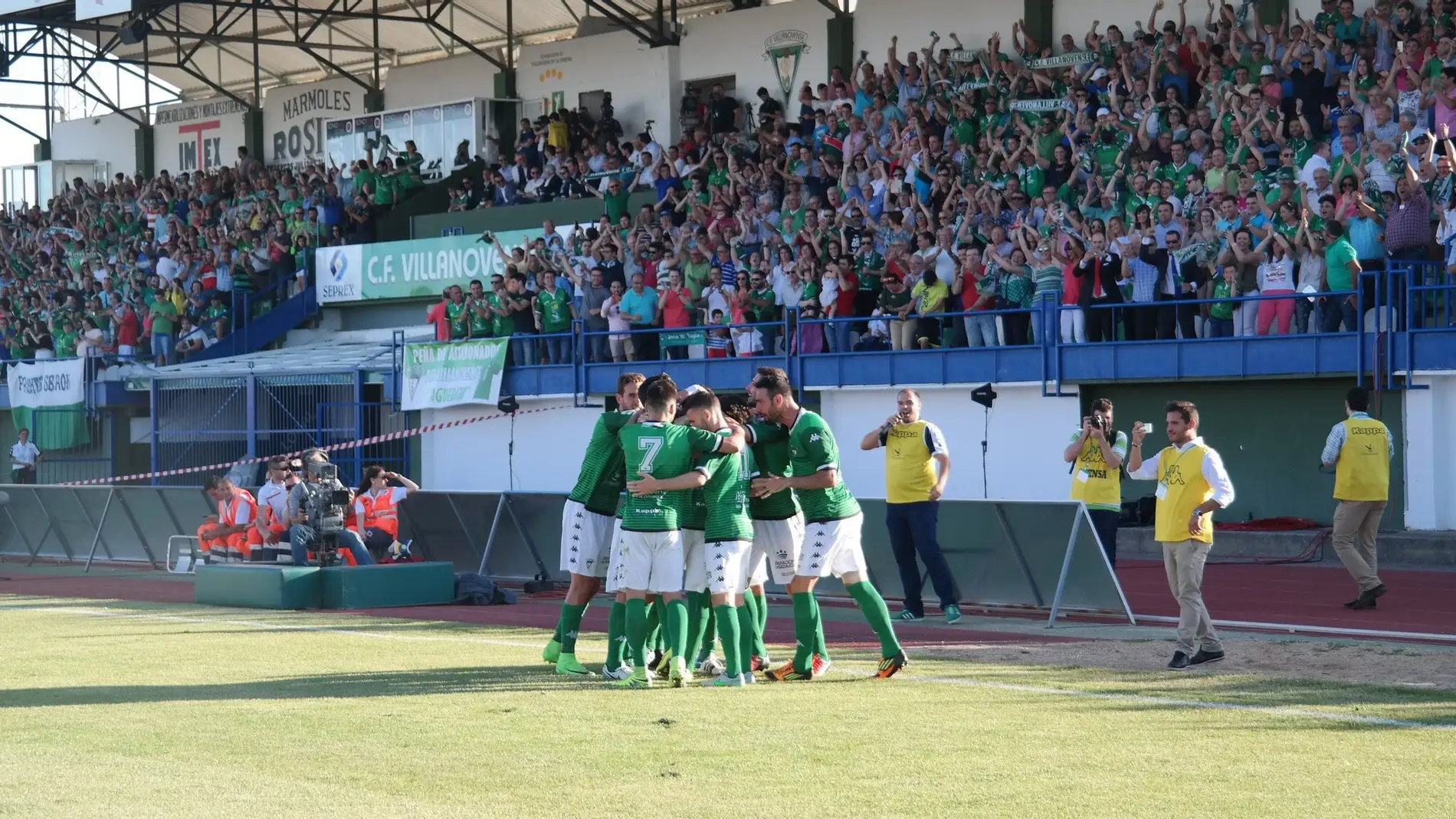 Jugadores del Villlanovense celebran uno de los goles