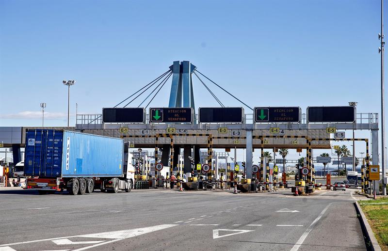 Los estibadores inician su huelga con un seguimiento casi total en todos los puertos Los estibadores inician su huelga con un seguimiento casi total en todos los puertos