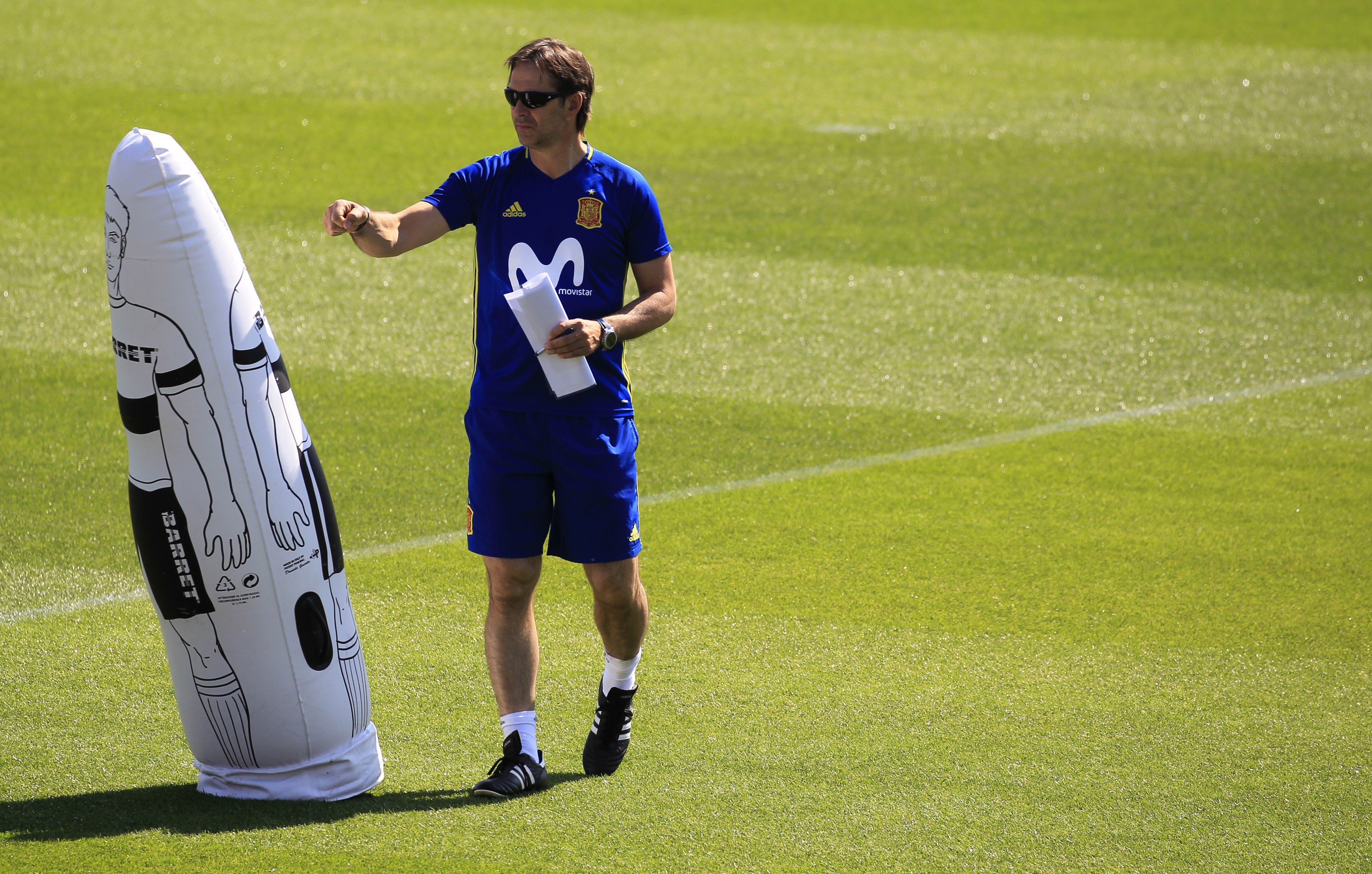 Lopetegui, sobre las declaraciones de Piqué: "Tenemos sentimiento de equipo, siempre ha habido buen ambiente" Lopetegui, sobre las declaraciones de Piqué: "Tenemos sentimiento de equipo, siempre ha habido buen ambiente"
