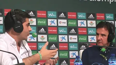 Ángel Haro charla con José Ramón de la Morena Ángel Haro charla con José Ramón de la Morena