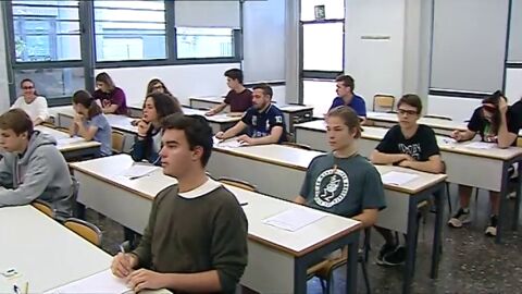 Frame 47.171964 de: Alumnos de seis comunidades aut&oacute;nomas comienzan hoy las pruebas Selectividad