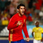 Álvaro Morata celebra un gol con la selección española