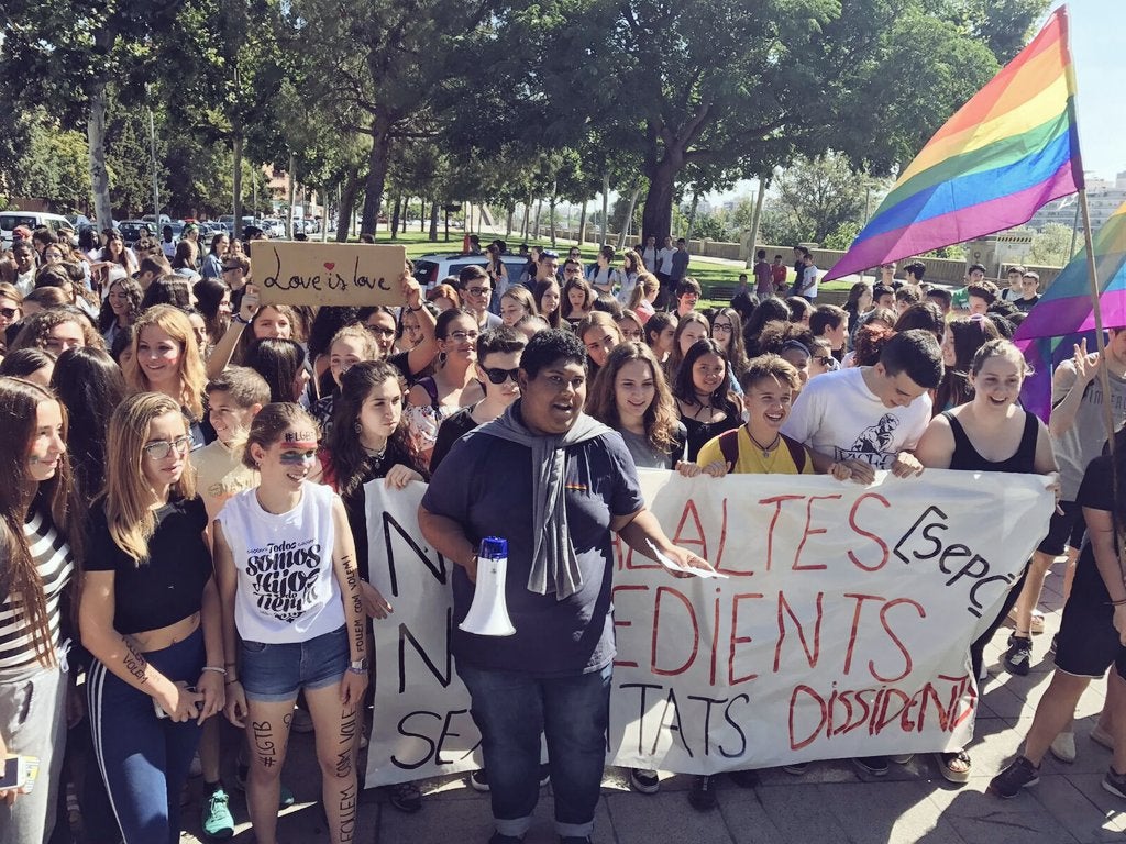 El profesor que afirmó que "ser homosexual es antinatural", pide disculpas y no será sancionado El profesor que afirmó que "ser homosexual es antinatural", pide disculpas y no será sancionado