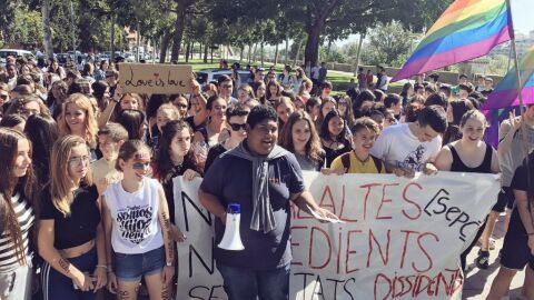 Alumnos de Lleida protestan contra las afirmaciones hom&oacute;fobas de un profesor