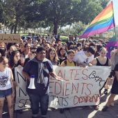 Alumnos de Lleida protestan contra las afirmaciones homófobas de un profesor