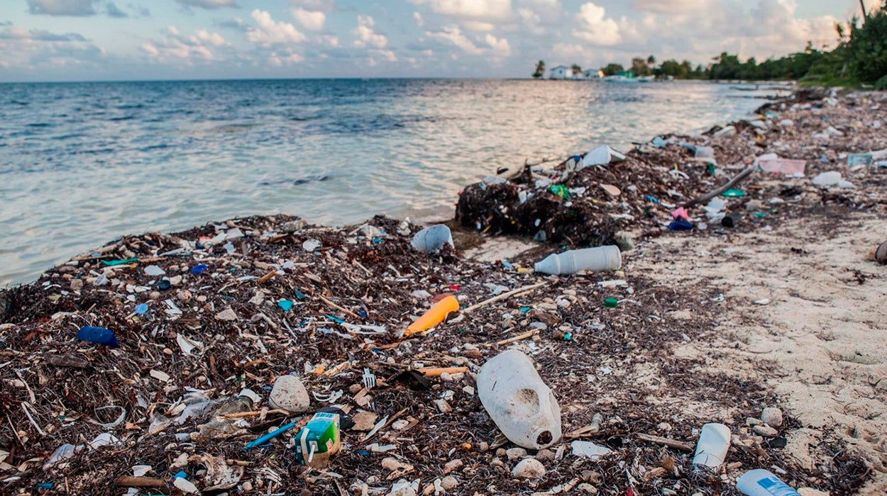La isla de solo 37Km que está cubierta con 18 toneladas de basura La isla de solo 37Km que está cubierta con 18 toneladas de basura