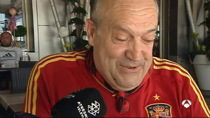 Manolo el del Bombo: "Después del disgusto de ayer ahora soy feliz porque ha aparecido el bombo" Manolo el del Bombo: "Después del disgusto de ayer ahora soy feliz porque ha aparecido el bombo"