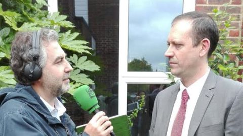 Carlos Alsina entrevista al polit&oacute;logo Jose Javier Olivas en Londres