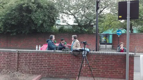 Carlos Alsina, Juan Carlos Vélez y Ángel Gonzalo en Londres Carlos Alsina, Juan Carlos Vélez y Ángel Gonzalo en Londres