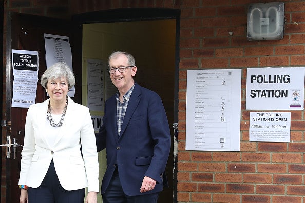 Theresa May y Jeremy Corbyn acuden a votar en los comicios en Reino Unido Theresa May y Jeremy Corbyn acuden a votar en los comicios en Reino Unido