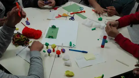 A lo largo de cinco meses, entre febrero y junio de este año, los alumnos del Master de Psicopedagogía de la Universidad Jaume I de Castellón, han elaborado un proyecto que tenía como objetivo, dinamizar el barrio de San Lorenzo. A lo largo de cinco meses, entre febrero y junio de este año, los alumnos del Master de Psicopedagogía de la Universidad Jaume I de Castellón, han elaborado un proyecto que tenía como objetivo, dinamizar el barrio de San Lorenzo.