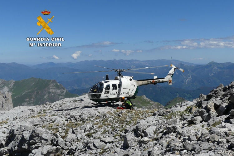 Rescatados dos cuerpos en la zona de Pico Altaiz en Picos de Europa Rescatados dos cuerpos en la zona de Pico Altaiz en Picos de Europa