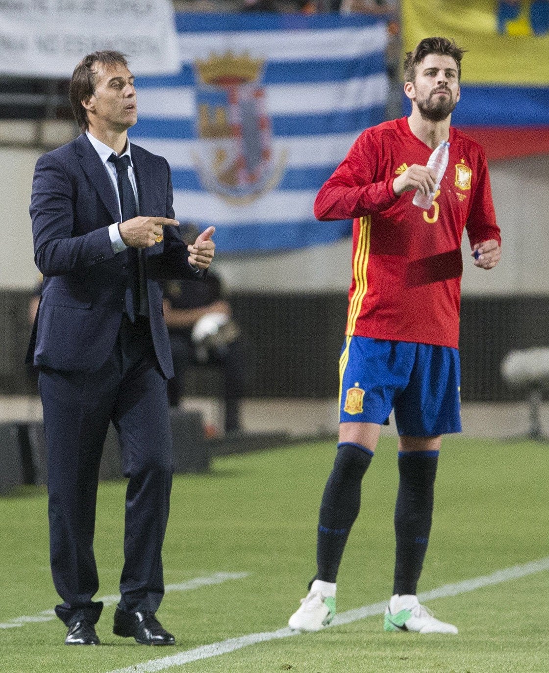 El Debate de los jueves: ¿Quién es el responsable de que piten a Piqué, el jugador o la prensa? El Debate de los jueves: ¿Quién es el responsable de que piten a Piqué, el jugador o la prensa?