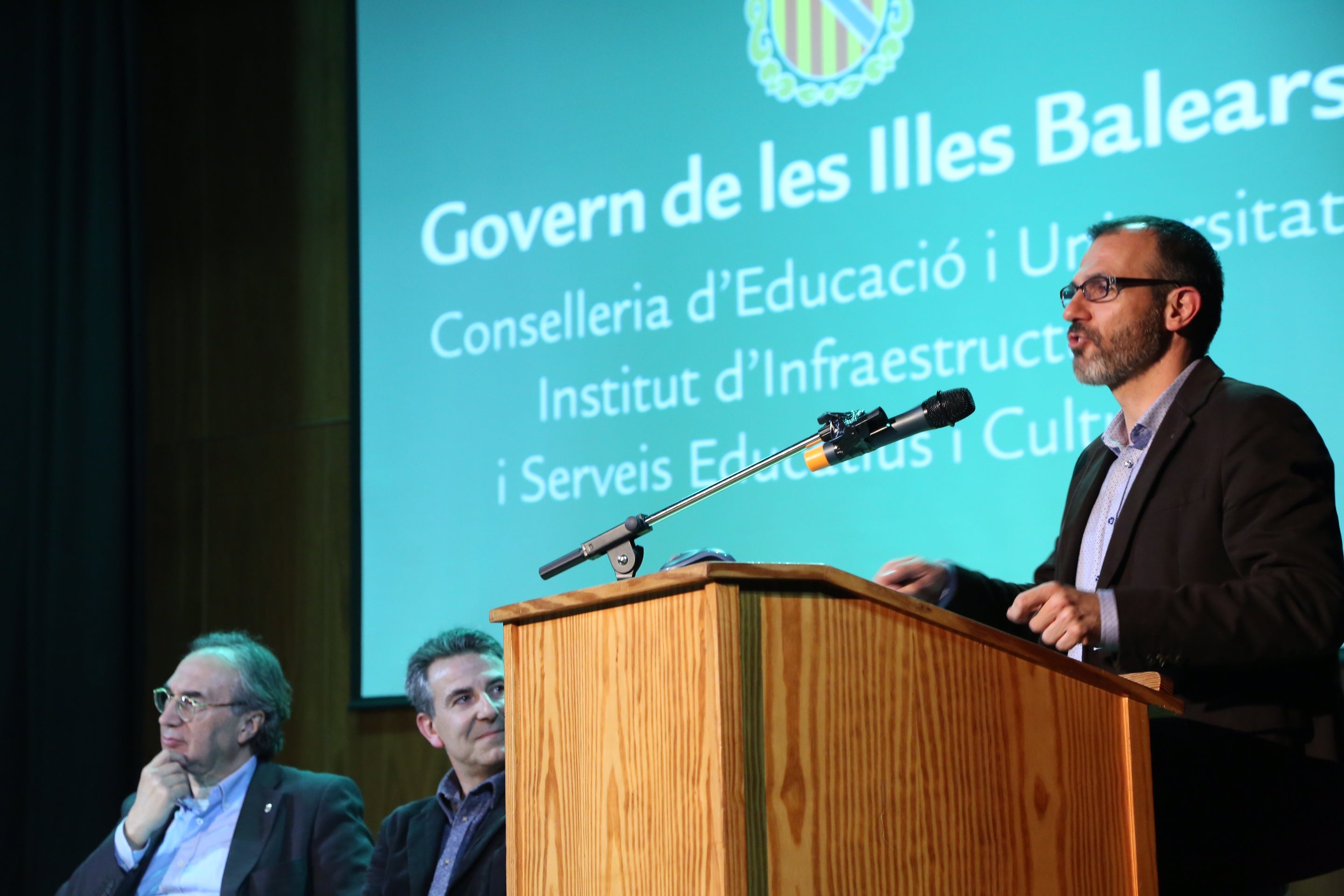 El Parlament rechaza reprobar a Barceló por el caso contratos de MÉS tras empatar tres veces en la votación El Parlament rechaza reprobar a Barceló por el caso contratos de MÉS tras empatar tres veces en la votación